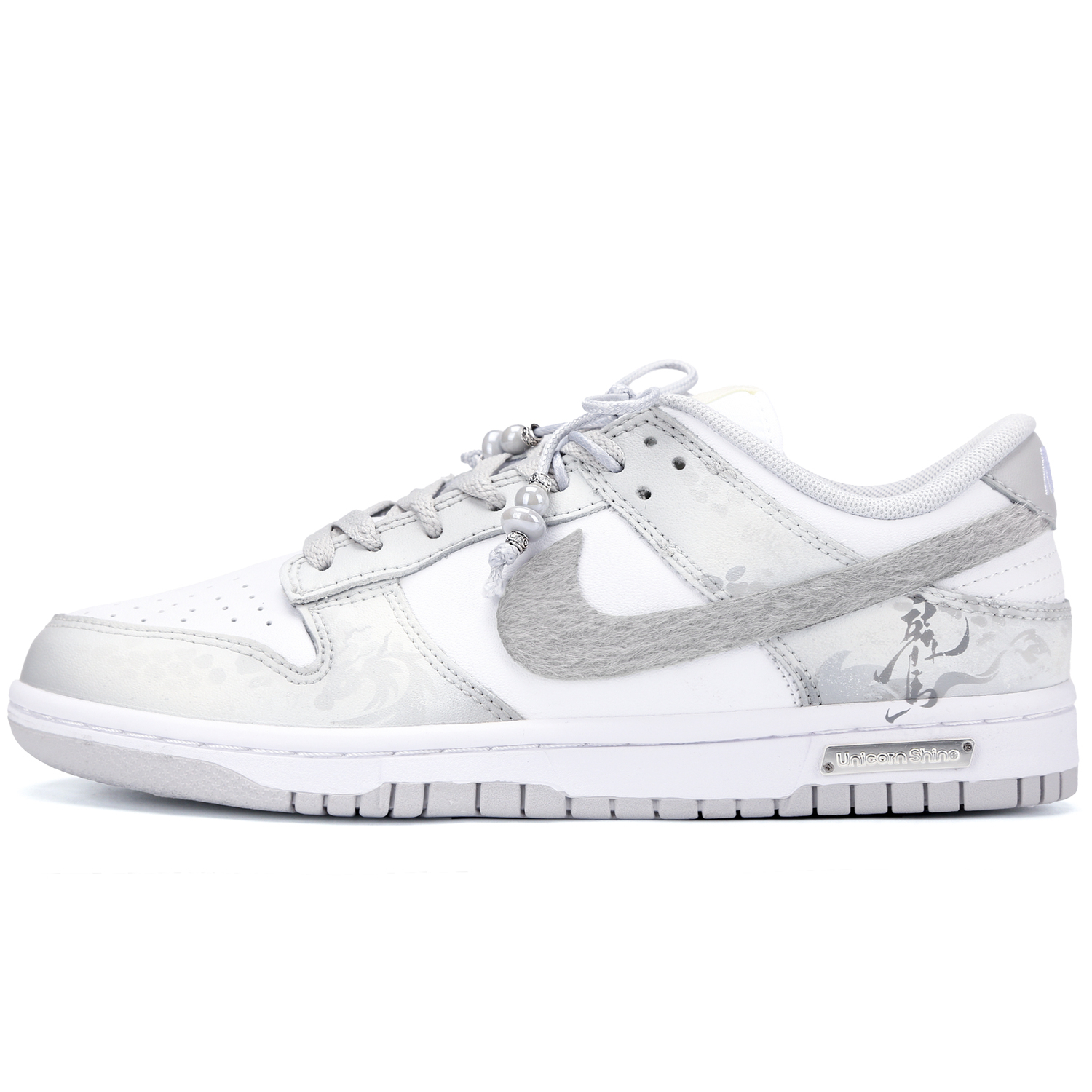 Nike Dunk Ryoma Bearing The Dragon Abrasion Resistant Low top Skateboard Shoes мужские бело-серые
Nike Dunk Ryoma Bearing The Dragon Abrasion Resistant Low top Skateboard Shoes мужские бело-серые