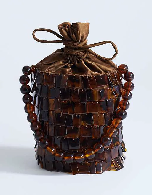 Маленькая коричневая сумка-ведро с украшением Topshop Georgie
Маленькая коричневая сумка-ведро с украшением Topshop Georgie