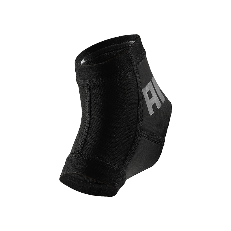 Фиксаторы голеностопа для футбола, баскетбола, бега и ежедневных тренировок, унисекс, полиамид, полиэстер, эластан ANTA, черный
Фиксаторы голеностопа для футбола, баскетбола, бега и ежедневных тренировок, унисекс, полиамид, полиэстер, эластан ANTA, черный