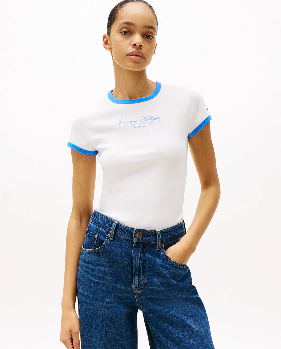 Женская футболка зауженного силуэта с короткими рукавами Tommy Hilfiger, белый
Женская футболка зауженного силуэта с короткими рукавами Tommy Hilfiger, белый