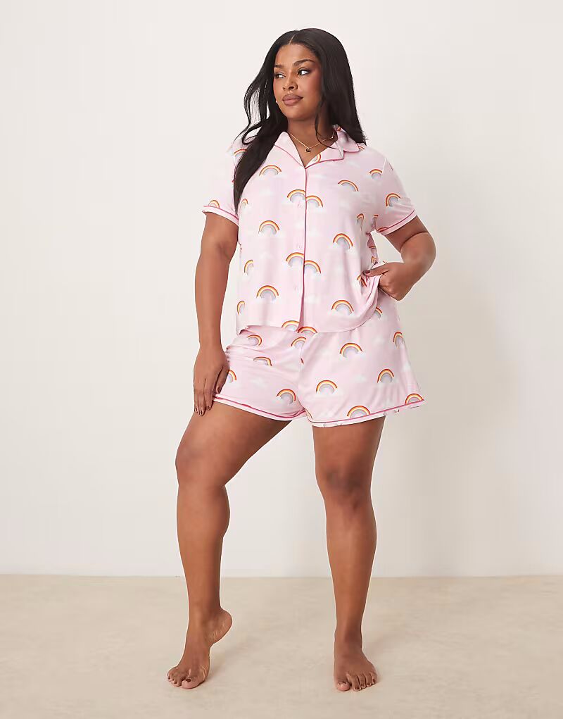Пижамная рубашка с короткими рукавами и шорты Urban Threads Curve Revere с радужным принтом
Пижамная рубашка с короткими рукавами и шорты Urban Threads Curve Revere с радужным принтом