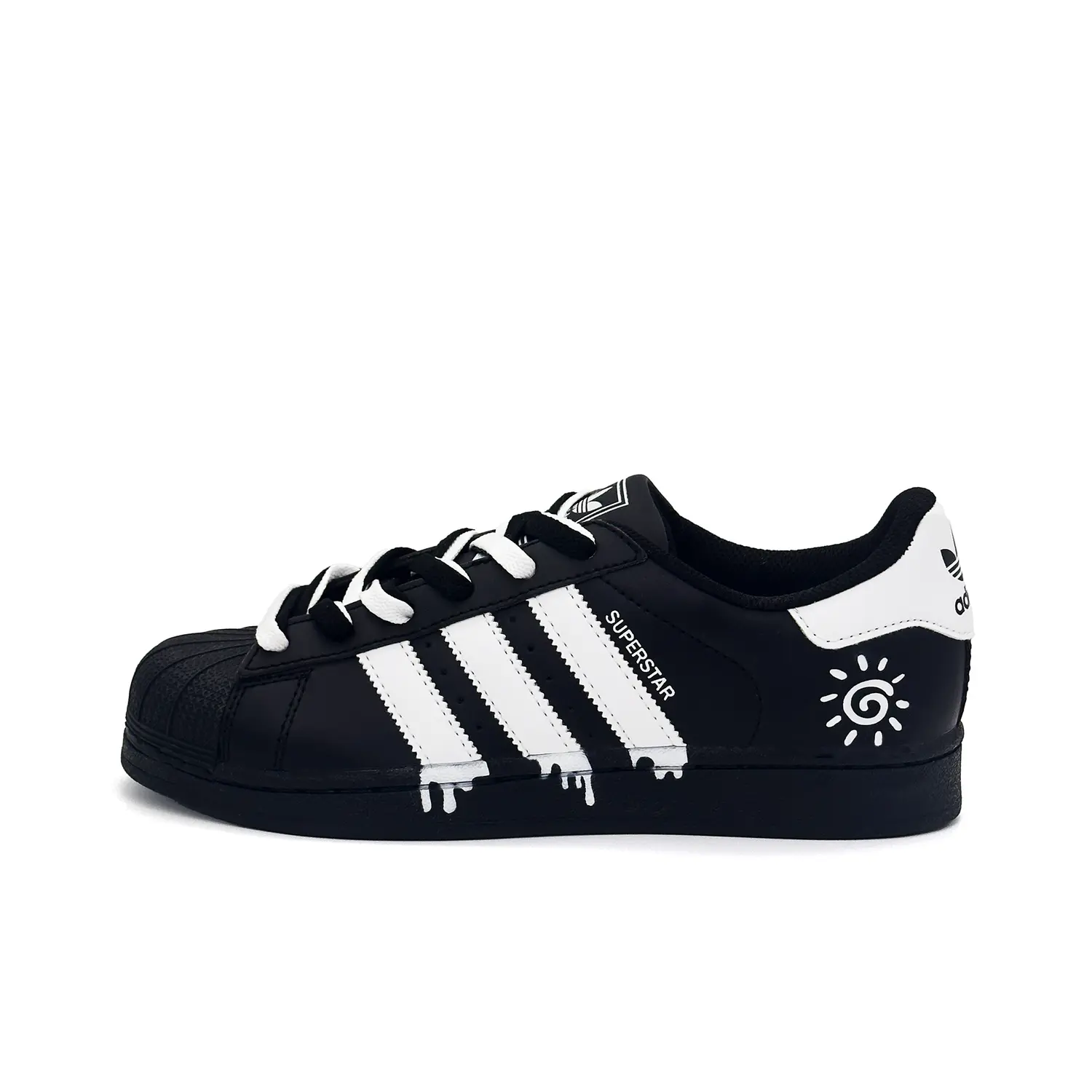 Adidas Originals Superstar 2 Swirl Sun устойчивые к истиранию низкие детские скейтбординг кроссовки black для подростков
Adidas Originals Superstar 2 Swirl Sun устойчивые к истиранию низкие детские скейтбординг кроссовки black для подростков