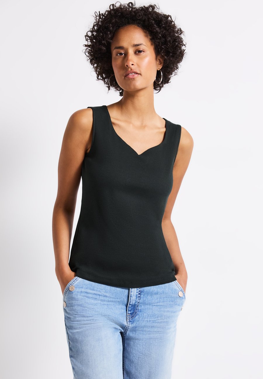 Топ Street One MIT HERZAUSSCHNITT, Grün/Dark Green
Топ Street One MIT HERZAUSSCHNITT, Grün/Dark Green