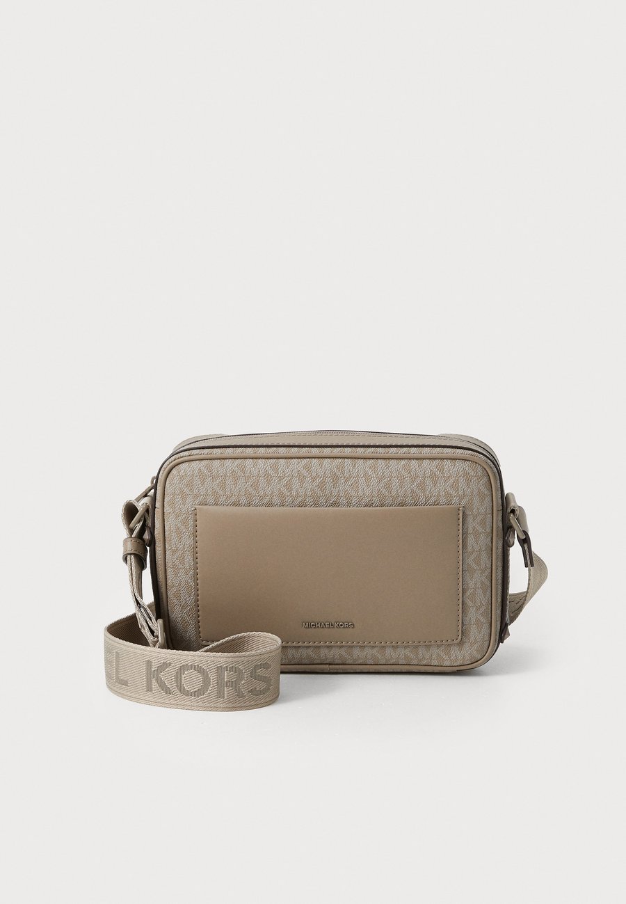 Сумка кросс-боди MICHAEL Michael Kors MAEVE XBODY, Birch/Off-White
Сумка кросс-боди MICHAEL Michael Kors MAEVE XBODY, Birch/Off-White