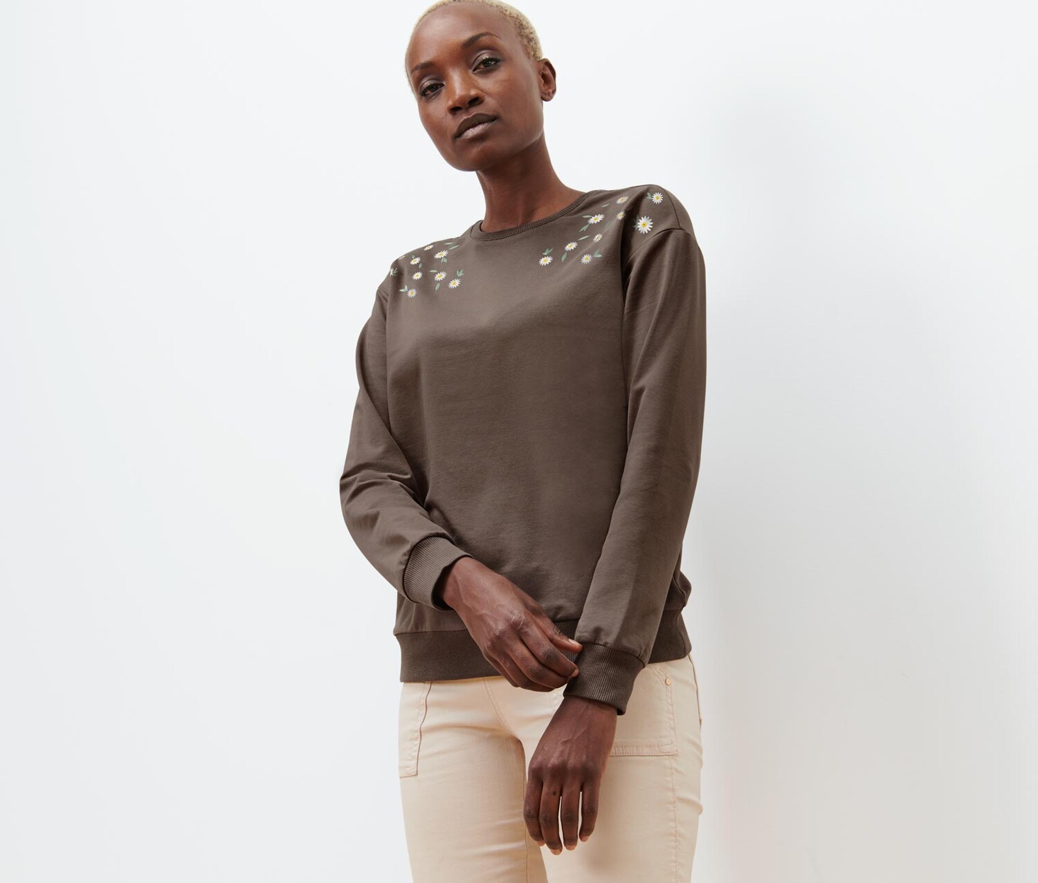 Толстовка с вышивкой Tchibo 
Толстовка с вышивкой Tchibo