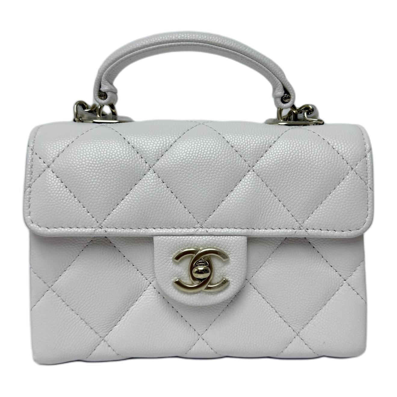 CHANEL Кожаная сумка через плечо
CHANEL Кожаная сумка через плечо