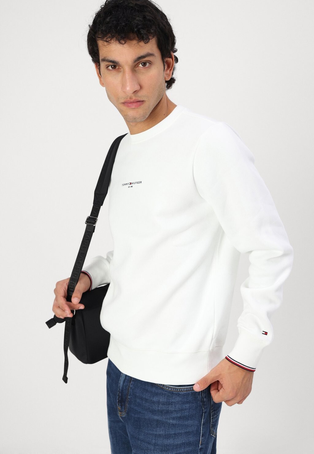 Толстовка LOGO TIPPED CREWNECK Tommy Hilfiger, белый
Толстовка LOGO TIPPED CREWNECK Tommy Hilfiger, белый