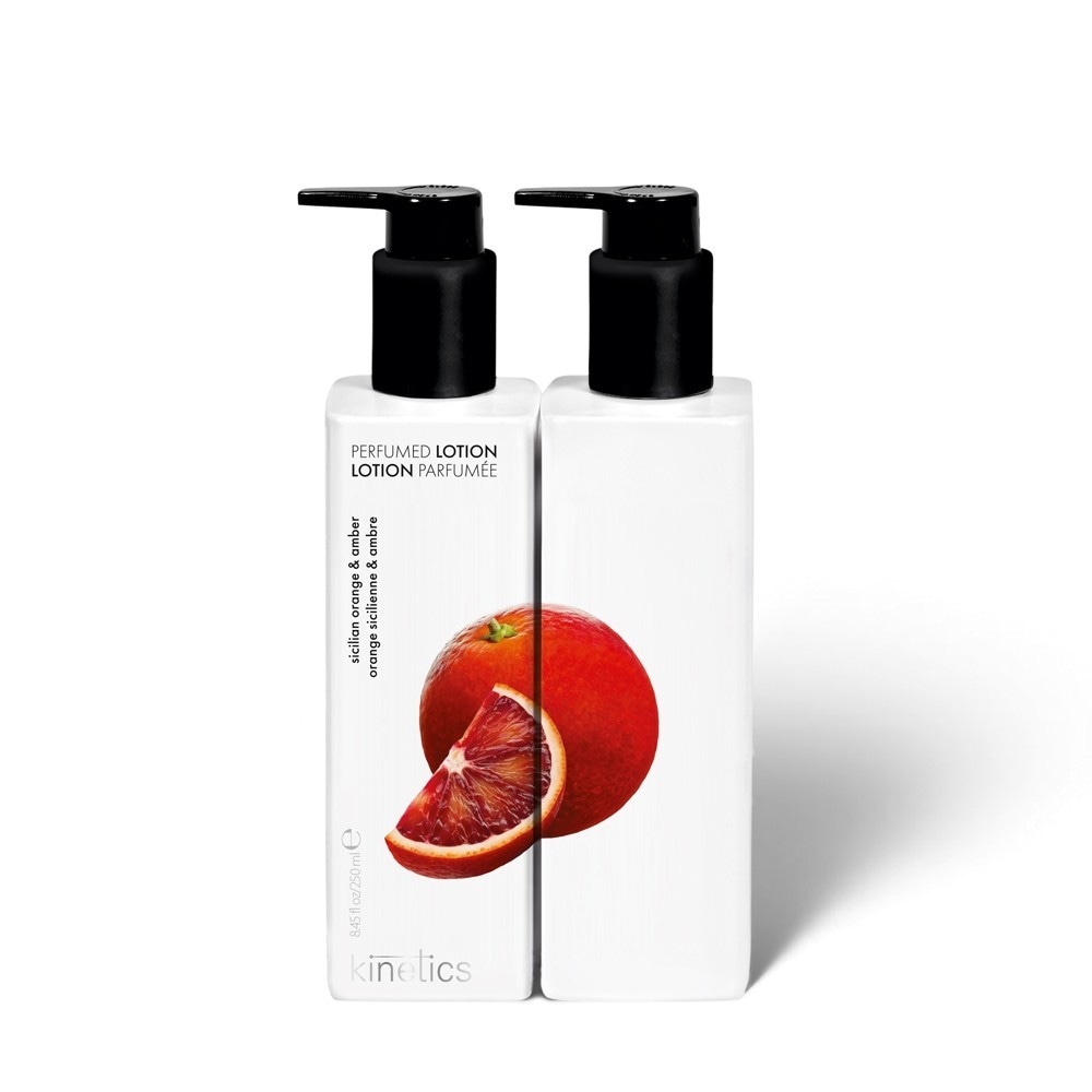Лосьон для рук perfumed lotion sicilian orange & amber Kinetics, объем 250 мл.
Лосьон для рук perfumed lotion sicilian orange & amber Kinetics, объем 250 мл.