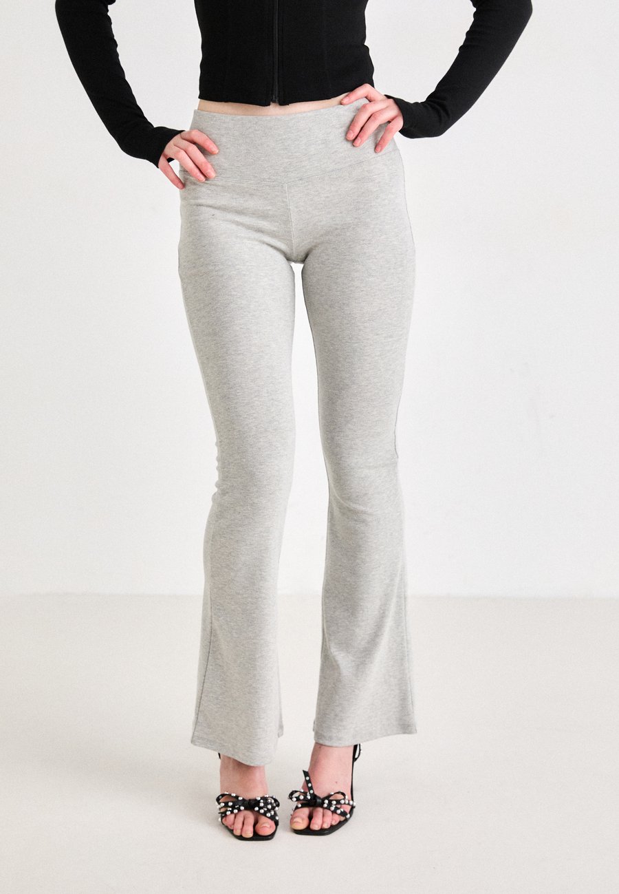 Брюки Gina Tricot SOFT TROUSERS, Light Grey Melange/Grey
Брюки Gina Tricot SOFT TROUSERS, Light Grey Melange/Grey