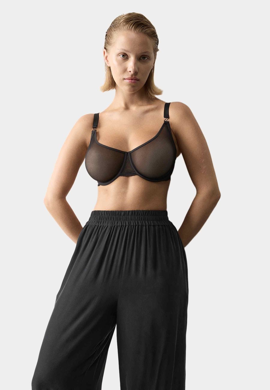 Бюстгальтер Marks & Spencer MURCIA SHEER & LACE WIRED DEMI CUP BRA (F-H)., Black
Бюстгальтер Marks & Spencer MURCIA SHEER & LACE WIRED DEMI CUP BRA (F-H)., Black