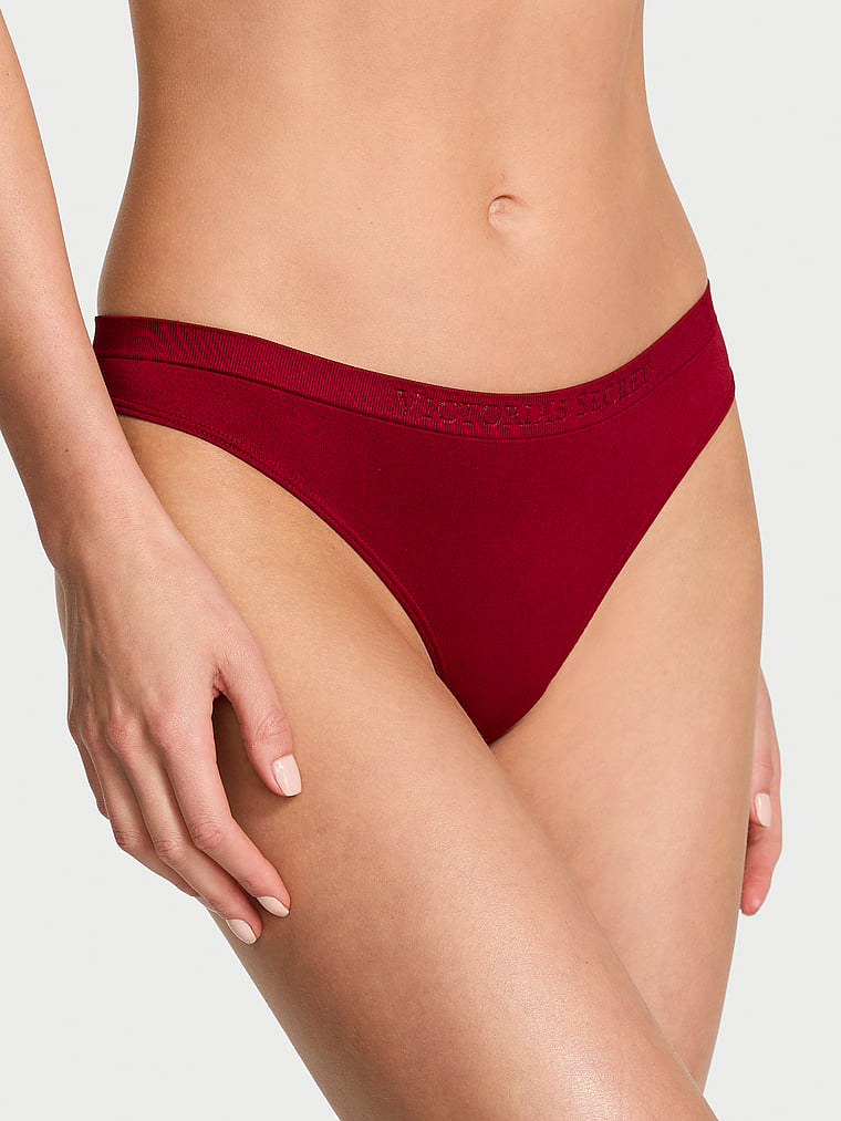 Бесшовные блестящие трусики-стринги Seamless, shine red lacquer
Бесшовные блестящие трусики-стринги Seamless, shine red lacquer