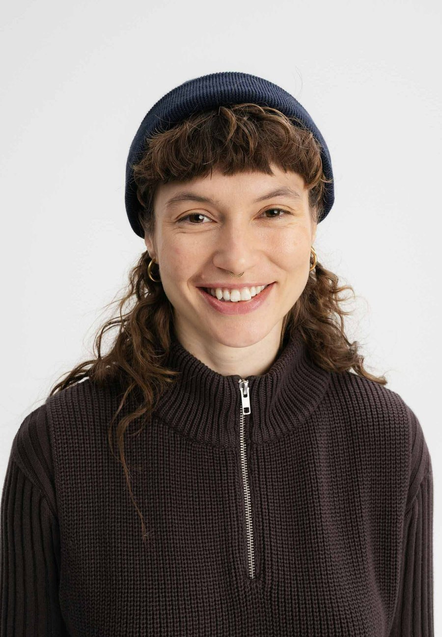 Шапка MELA UNISEX, Navy/Dark Blue
Шапка MELA UNISEX, Navy/Dark Blue