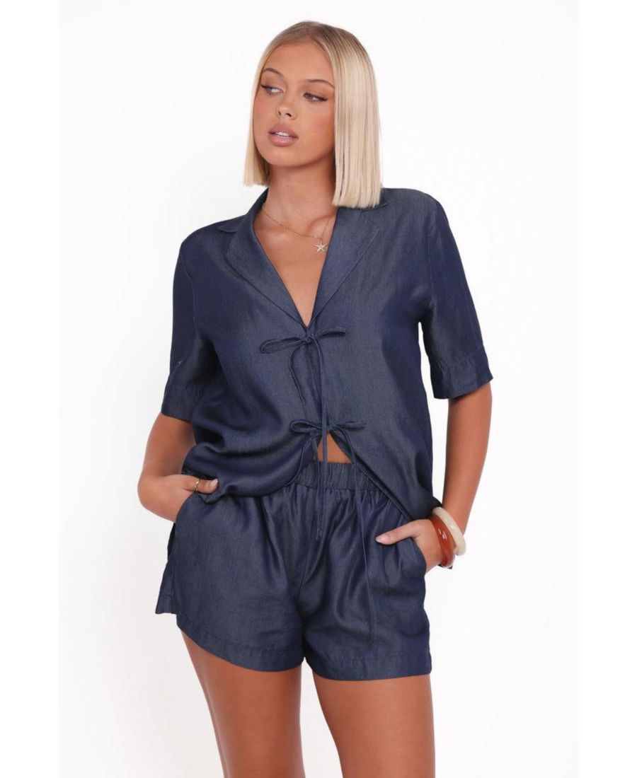 Женские шорты Aaliyah из шамбре - темно-синего цвета Petal and Pup, Blue
Женские шорты Aaliyah из шамбре - темно-синего цвета Petal and Pup, Blue