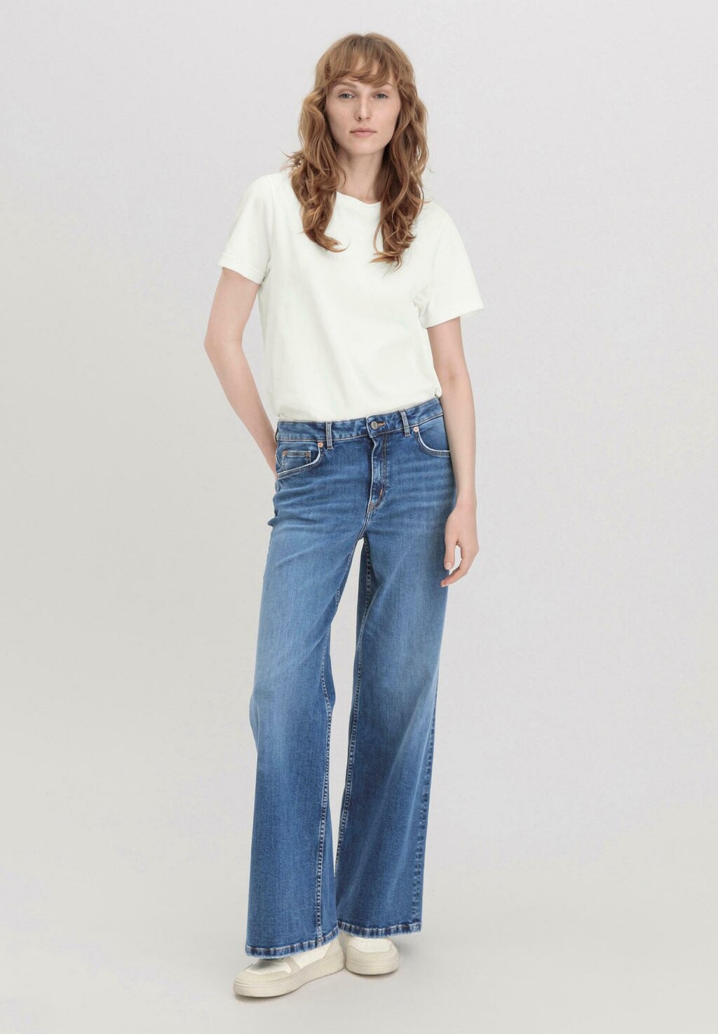 Расклешенные джинсы hessnatur, синий
Расклешенные джинсы hessnatur, синий