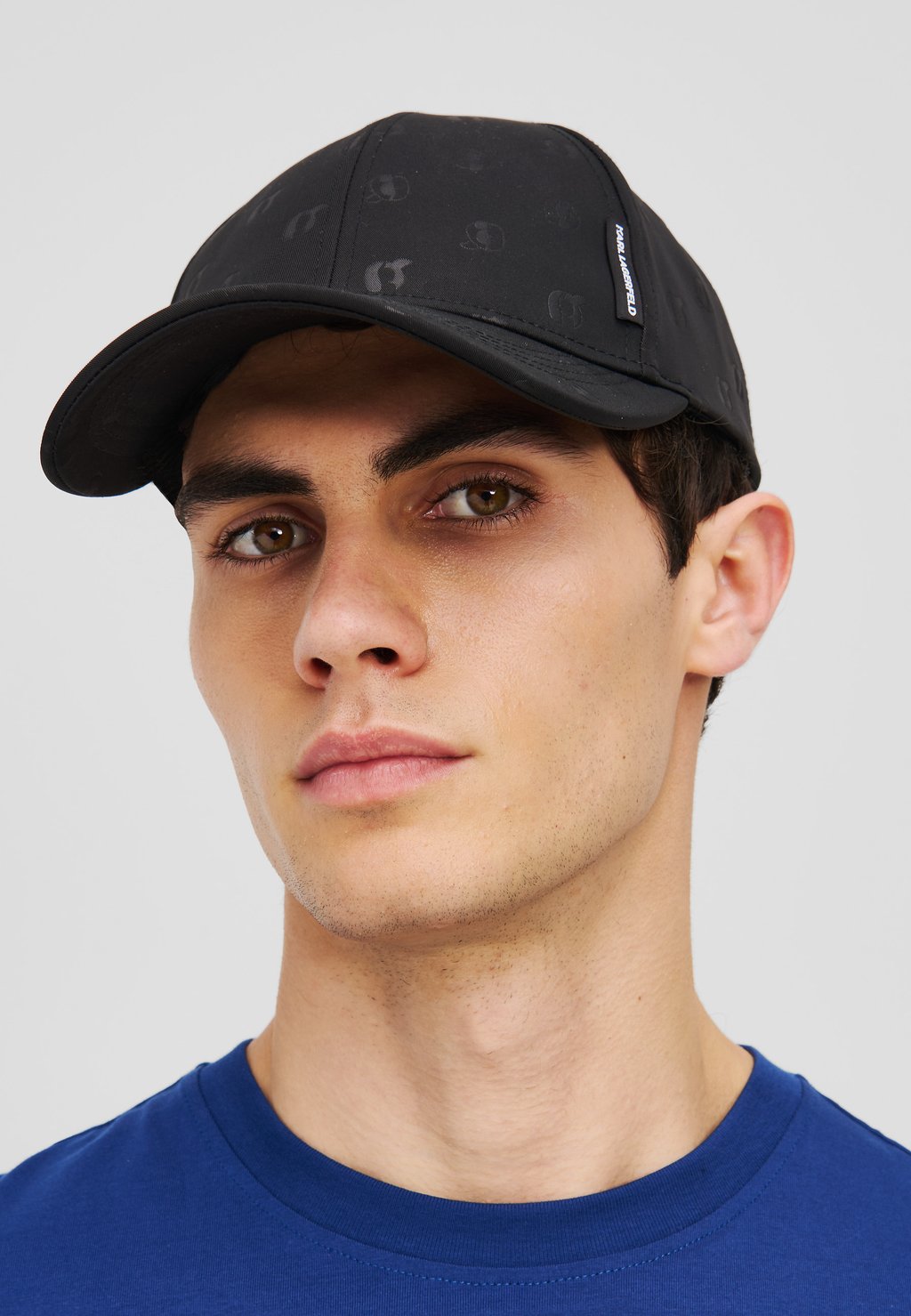 Бейсболка KARL LAGERFELD, черный
Бейсболка KARL LAGERFELD, черный