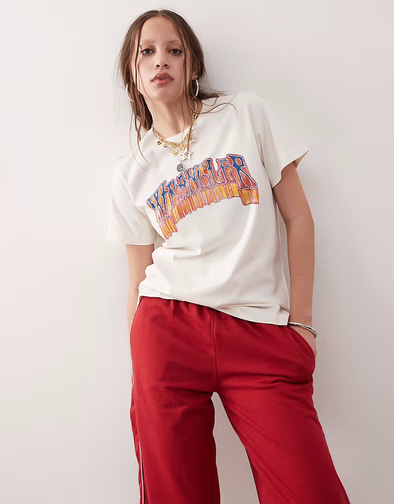 Футболка с графическим логотипом Wrangler в винтажном белом цвете
Футболка с графическим логотипом Wrangler в винтажном белом цвете