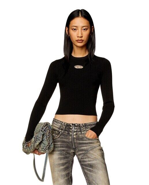 Женский приталенный свитер с металлизированным логотипом Diesel, черный
Женский приталенный свитер с металлизированным логотипом Diesel, черный