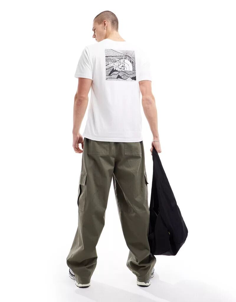 Белая футболка The North Face Redbox Celebration 
Белая футболка The North Face Redbox Celebration