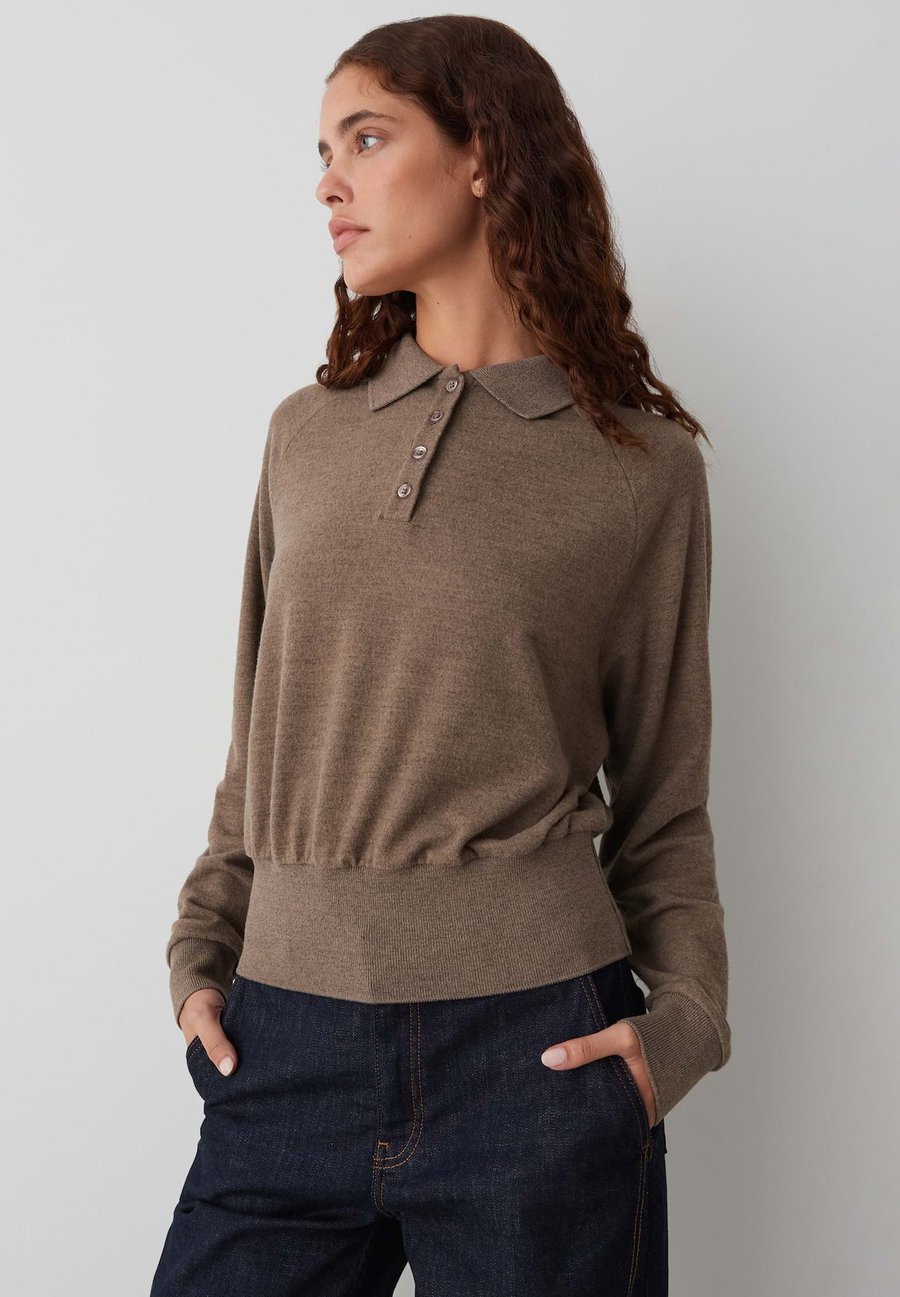 Топ OPUS BATWING FIT 3/4 SLEEVE POLO, Cocoa/Brown
Топ OPUS BATWING FIT 3/4 SLEEVE POLO, Cocoa/Brown