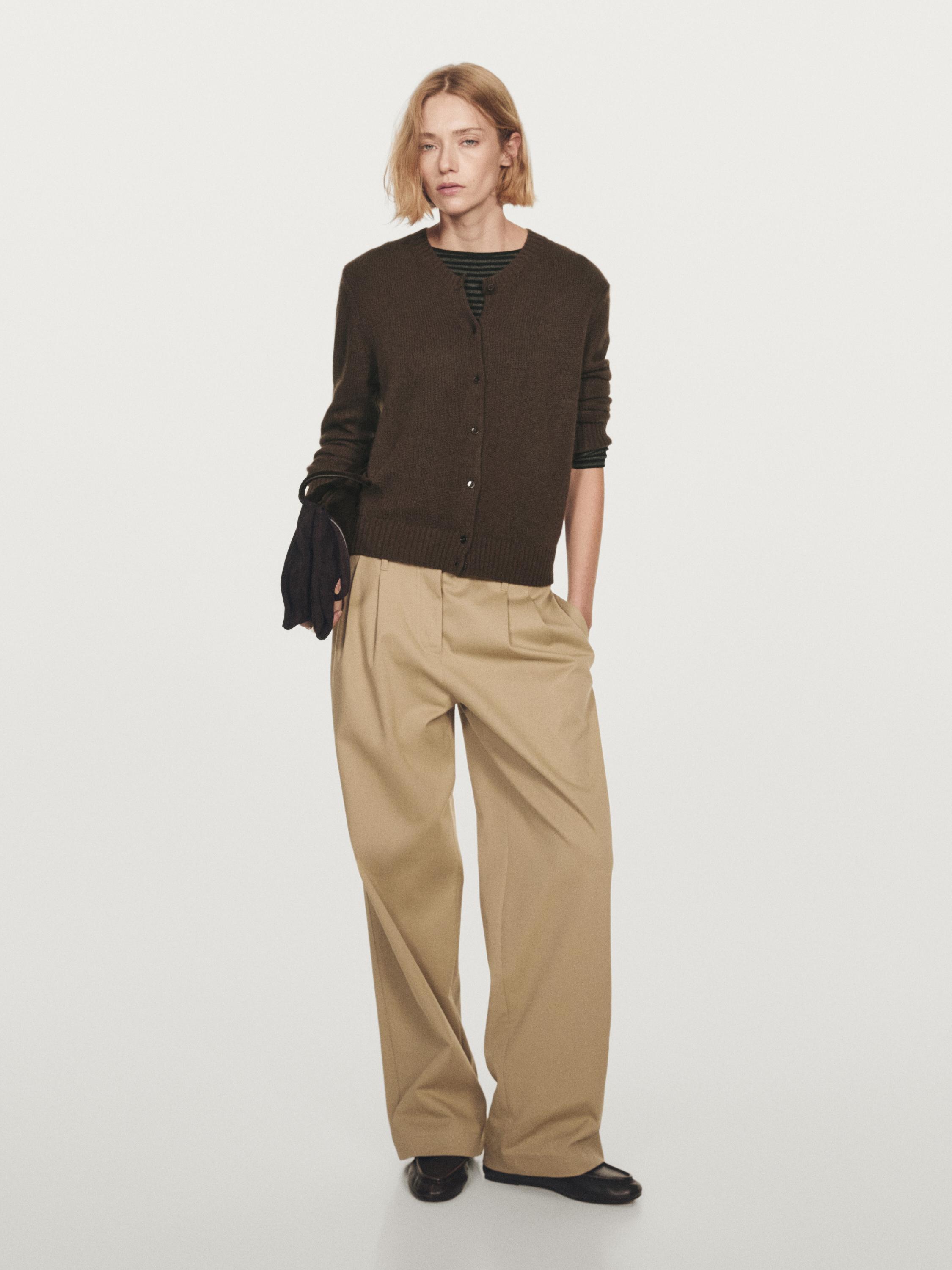 Вязаный кардиган из 100% кашемира с круглым вырезом Massimo Dutti, коричневый
Вязаный кардиган из 100% кашемира с круглым вырезом Massimo Dutti, коричневый