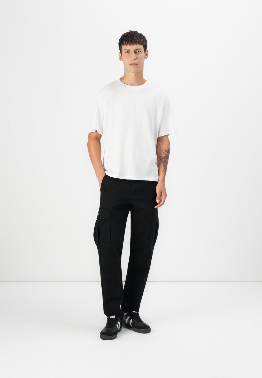 Футболка Jack & Jones JJHUGO LOOSE TEE CREW NECK 3 PACK, White/Black/White, Белый, Футболка Jack & Jones JJHUGO LOOSE TEE CREW NECK 3 PACK, White/Black/White
Футболка Jack & Jones JJHUGO LOOSE TEE CREW NECK 3 PACK, White/Black/White, Белый, Футболка Jack & Jones JJHUGO LOOSE TEE CREW NECK 3 PACK, White/Black/White