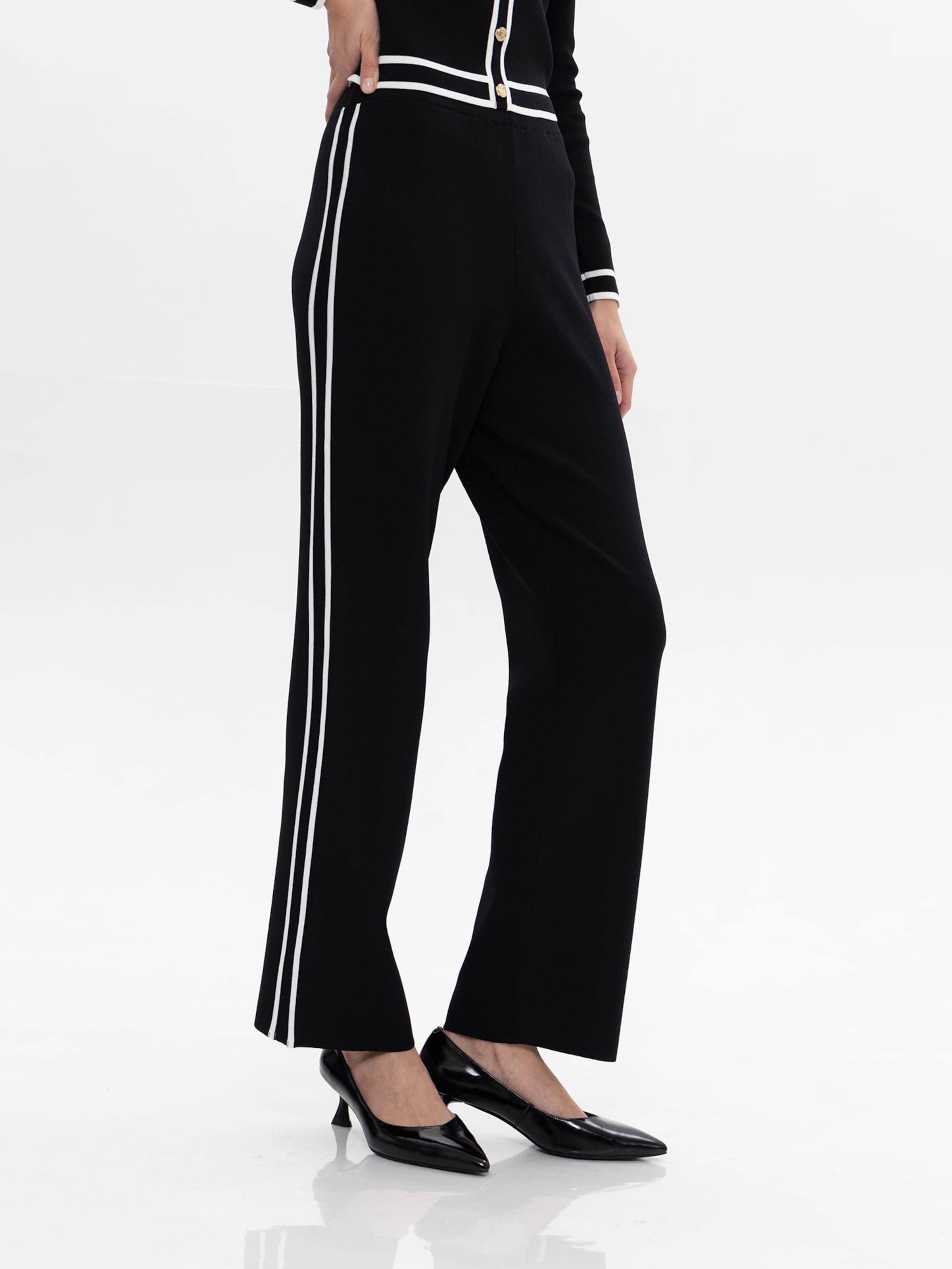 Passioni Штаны свободного кроя в цвете антрацит
Passioni Штаны свободного кроя в цвете антрацит