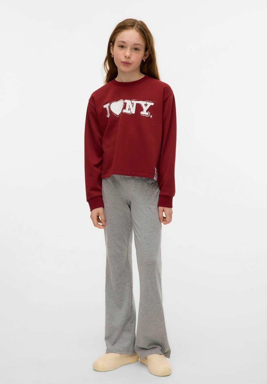 Толстовка VERO MODA Girl VMNEWYORK, Syrah/Red
Толстовка VERO MODA Girl VMNEWYORK, Syrah/Red