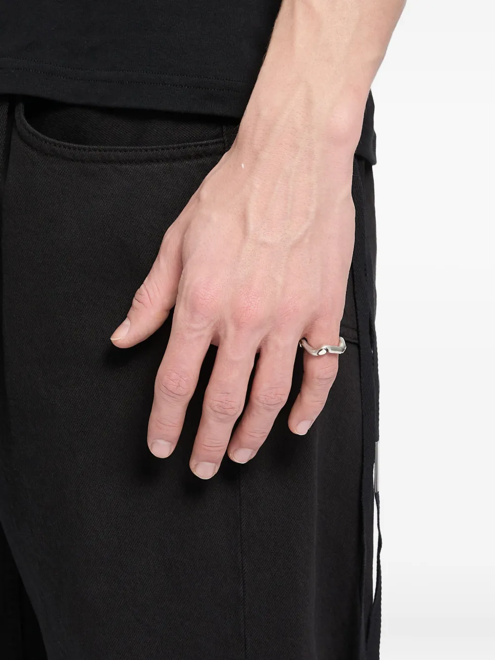 Кольцо Emi Futuristic Thorn Ann Demeulemeester, серебристый
Кольцо Emi Futuristic Thorn Ann Demeulemeester, серебристый
