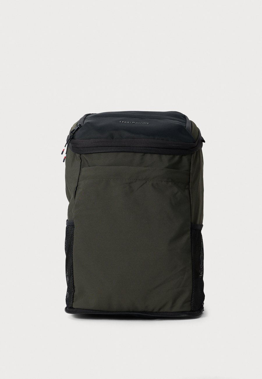Сумка кросс-боди Tommy Hilfiger TRAVEL PACKABLE BACKPACK, Dark Woodland/Cognac
Сумка кросс-боди Tommy Hilfiger TRAVEL PACKABLE BACKPACK, Dark Woodland/Cognac