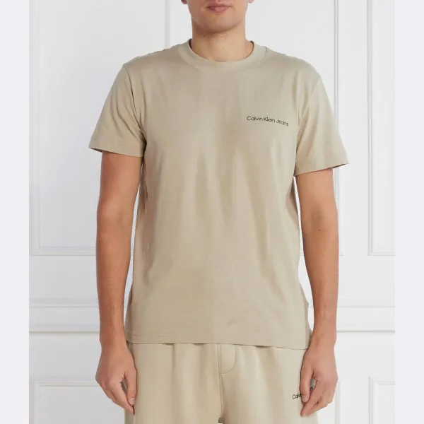 Футболка стандартного кроя с логотипом Calvin Klein, бежевый
Футболка стандартного кроя с логотипом Calvin Klein, бежевый