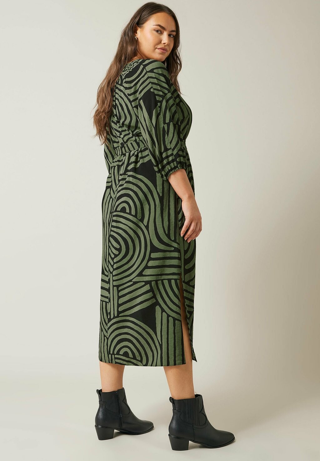 Повседневное платье ABSTRACT MIDI Evans, зеленый
Повседневное платье ABSTRACT MIDI Evans, зеленый