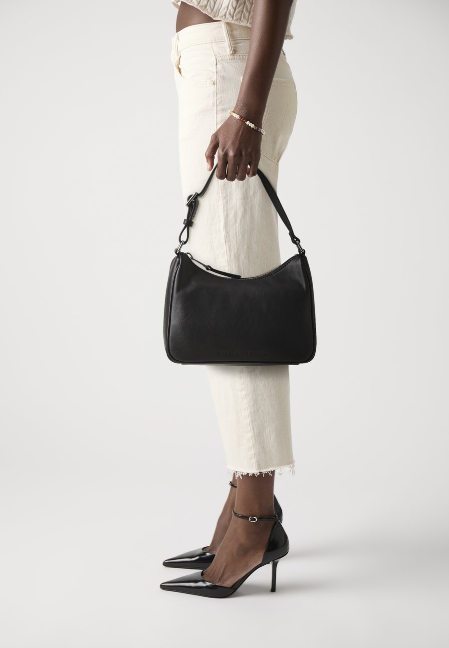 Сумка Samsøe Samsøe SACIMA HANDBAG, Black
Сумка Samsøe Samsøe SACIMA HANDBAG, Black