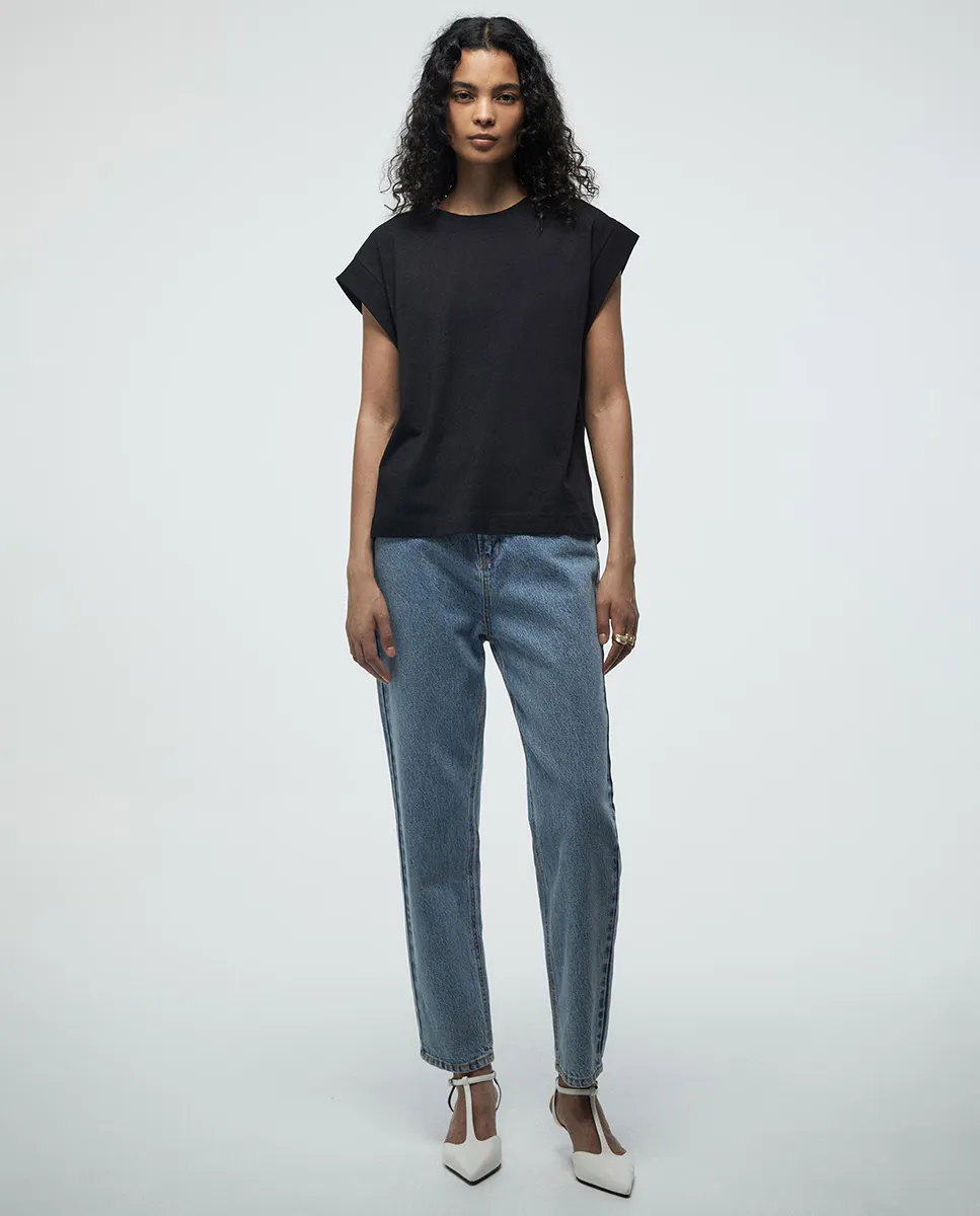 Базовая однотонная футболка Sfera, черный
Базовая однотонная футболка Sfera, черный