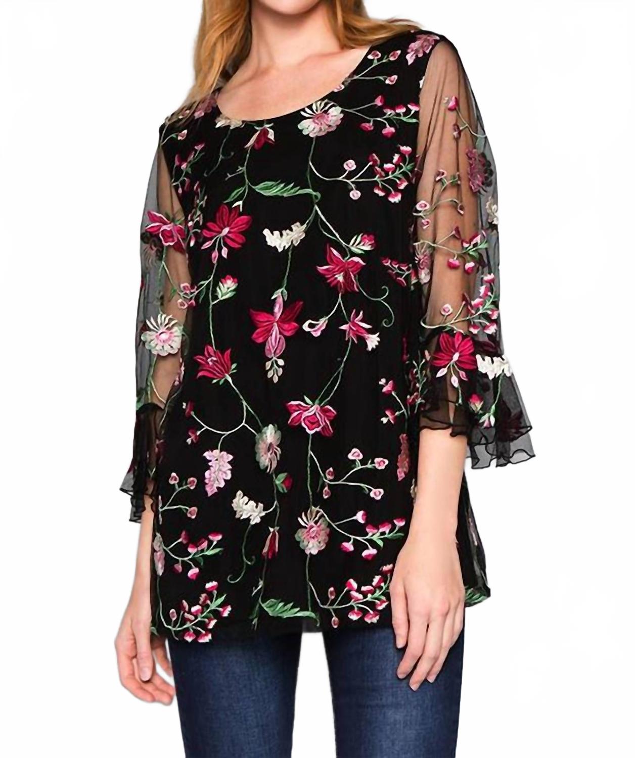 Черный топ с вышивкой цветов Snapdragon SEE AND BE SEEN
Черный топ с вышивкой цветов Snapdragon SEE AND BE SEEN