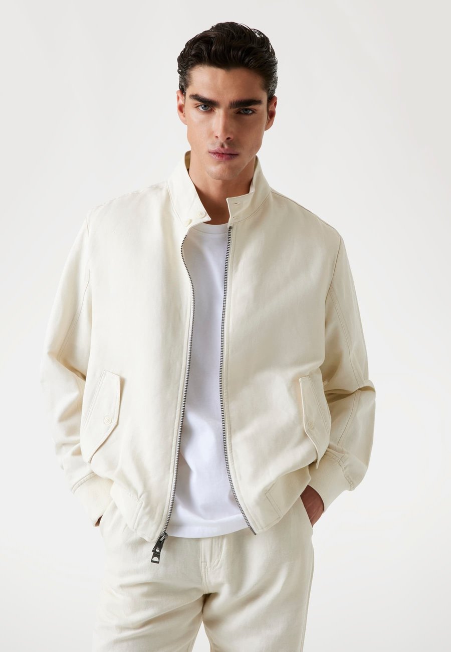 Куртка Guess HARRINGTON , Creme/Beige
Куртка Guess HARRINGTON , Creme/Beige