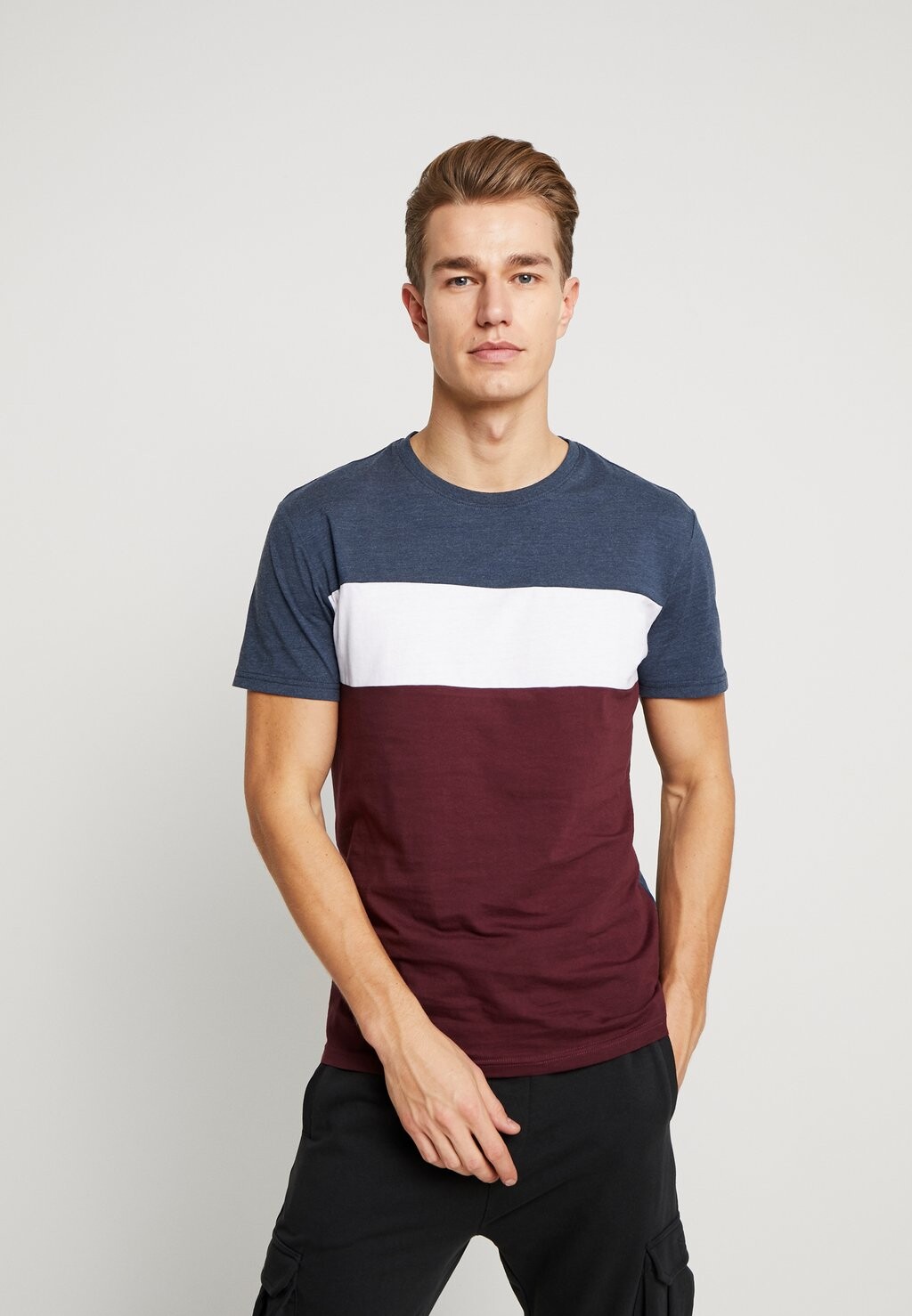 Футболка с принтом Pier One, бордовый/темно-синий
Футболка с принтом Pier One, бордовый/темно-синий