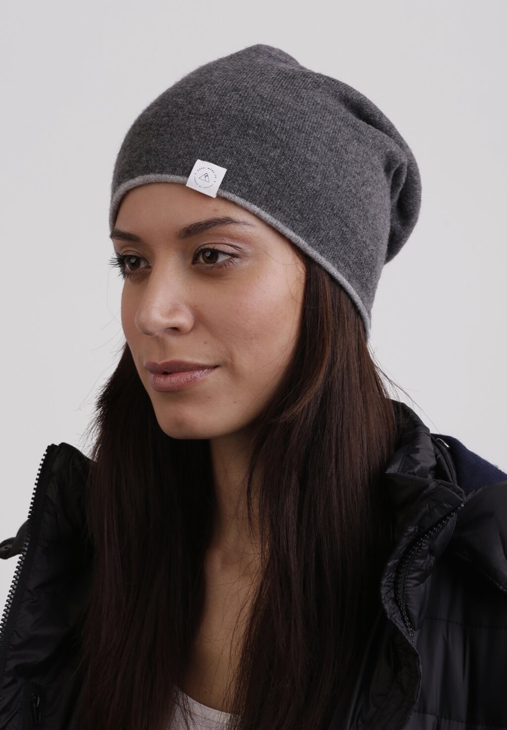 Шапочка CASH-MERE, антрацит и адская краска
Шапочка CASH-MERE, антрацит и адская краска