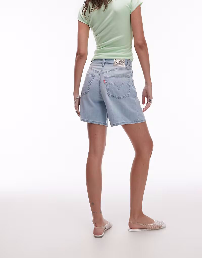 Джинсовые шорты Levi's с высокой талией, светло-голубого цвета
Джинсовые шорты Levi's с высокой талией, светло-голубого цвета