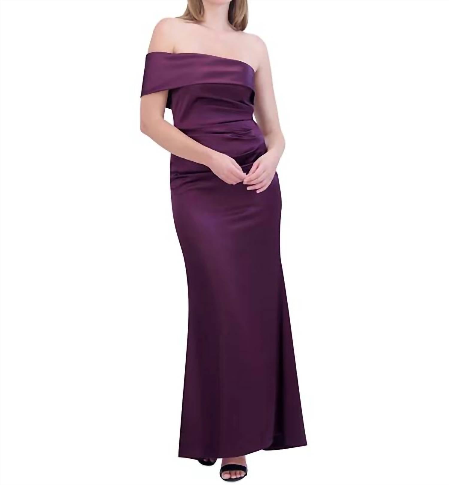 Асимметриное вечернее платье с открытым плечом в сливовом цвете Eliza J 
Асимметриное вечернее платье с открытым плечом в сливовом цвете Eliza J