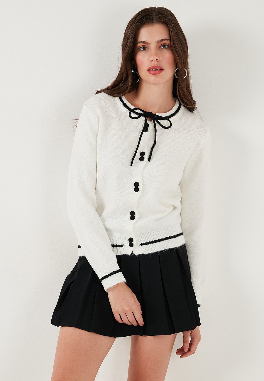 Кардиган LELA REGULAR FIT, Ecru/Beige
Кардиган LELA REGULAR FIT, Ecru/Beige