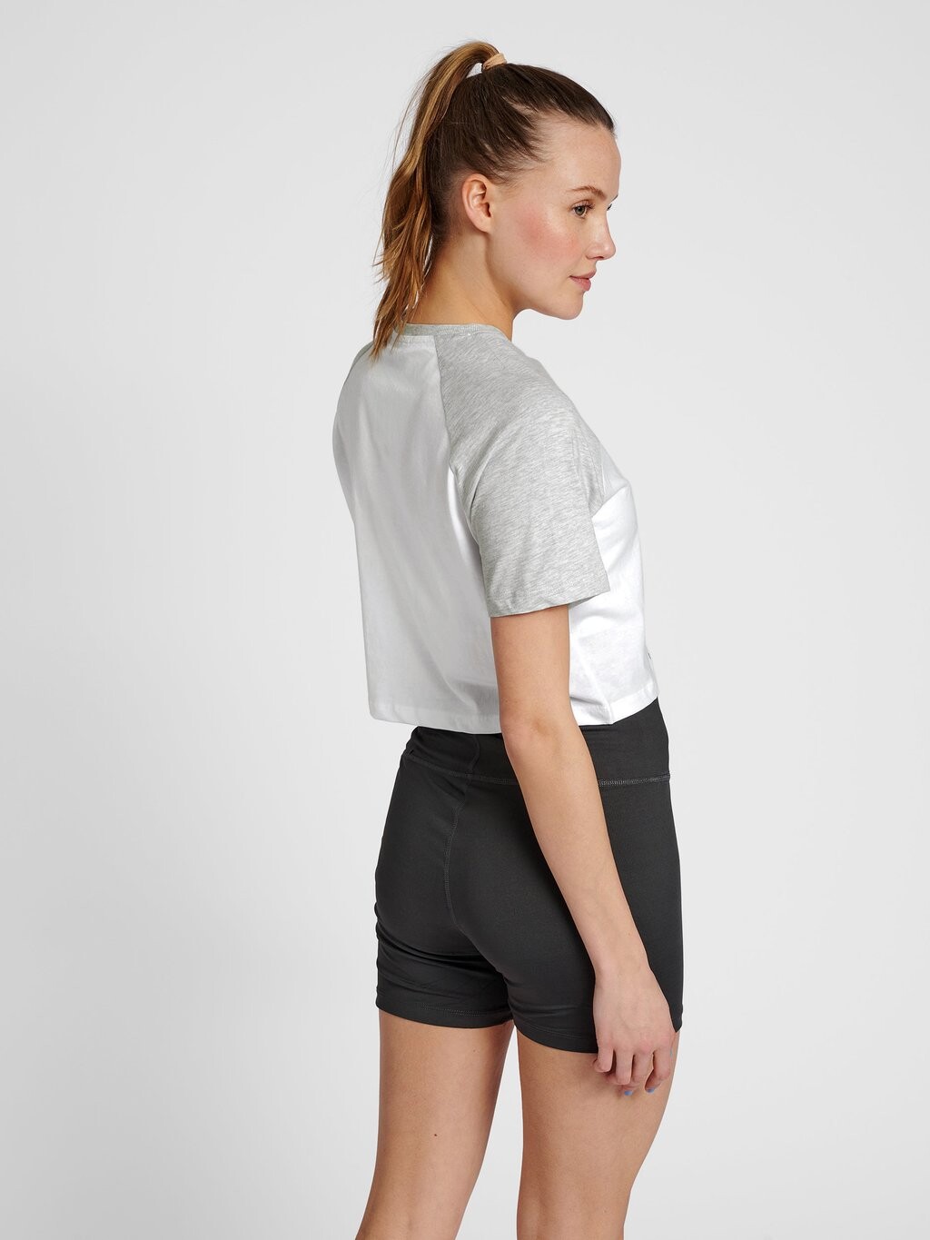 Футболка с принтом HMLLGC NAYA CROPPED Hummel, светло-серый
Футболка с принтом HMLLGC NAYA CROPPED Hummel, светло-серый