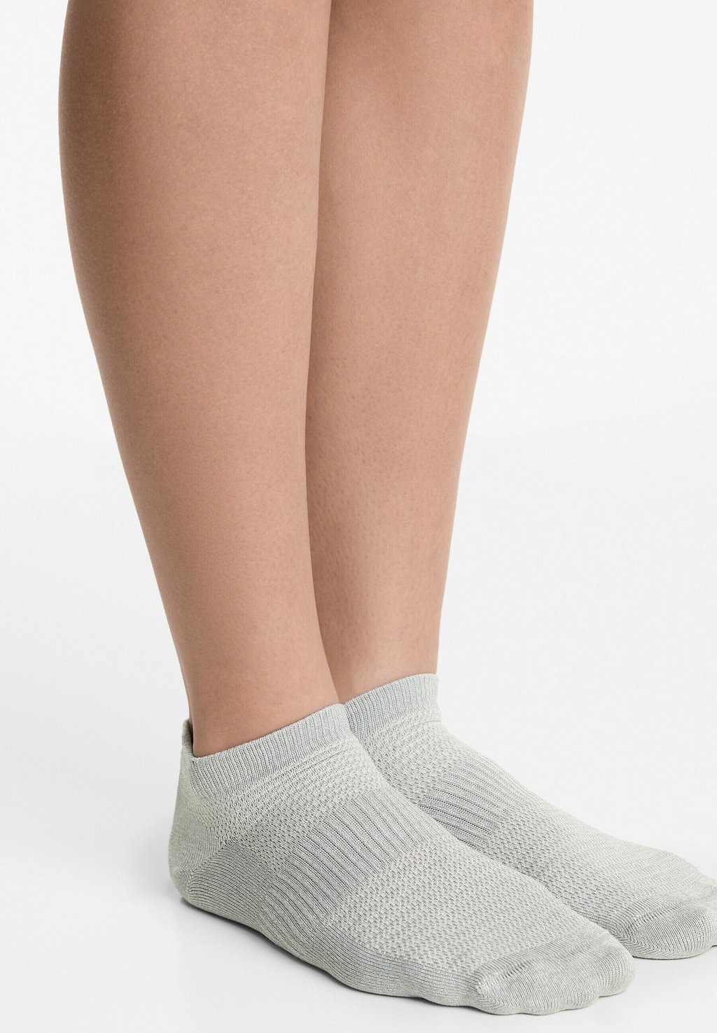 Носки для тренировок 3 PAIRS OF POLYAMIDE BLEND WITH HEEL TABL SNEAKER OYSHO, серый
Носки для тренировок 3 PAIRS OF POLYAMIDE BLEND WITH HEEL TABL SNEAKER OYSHO, серый