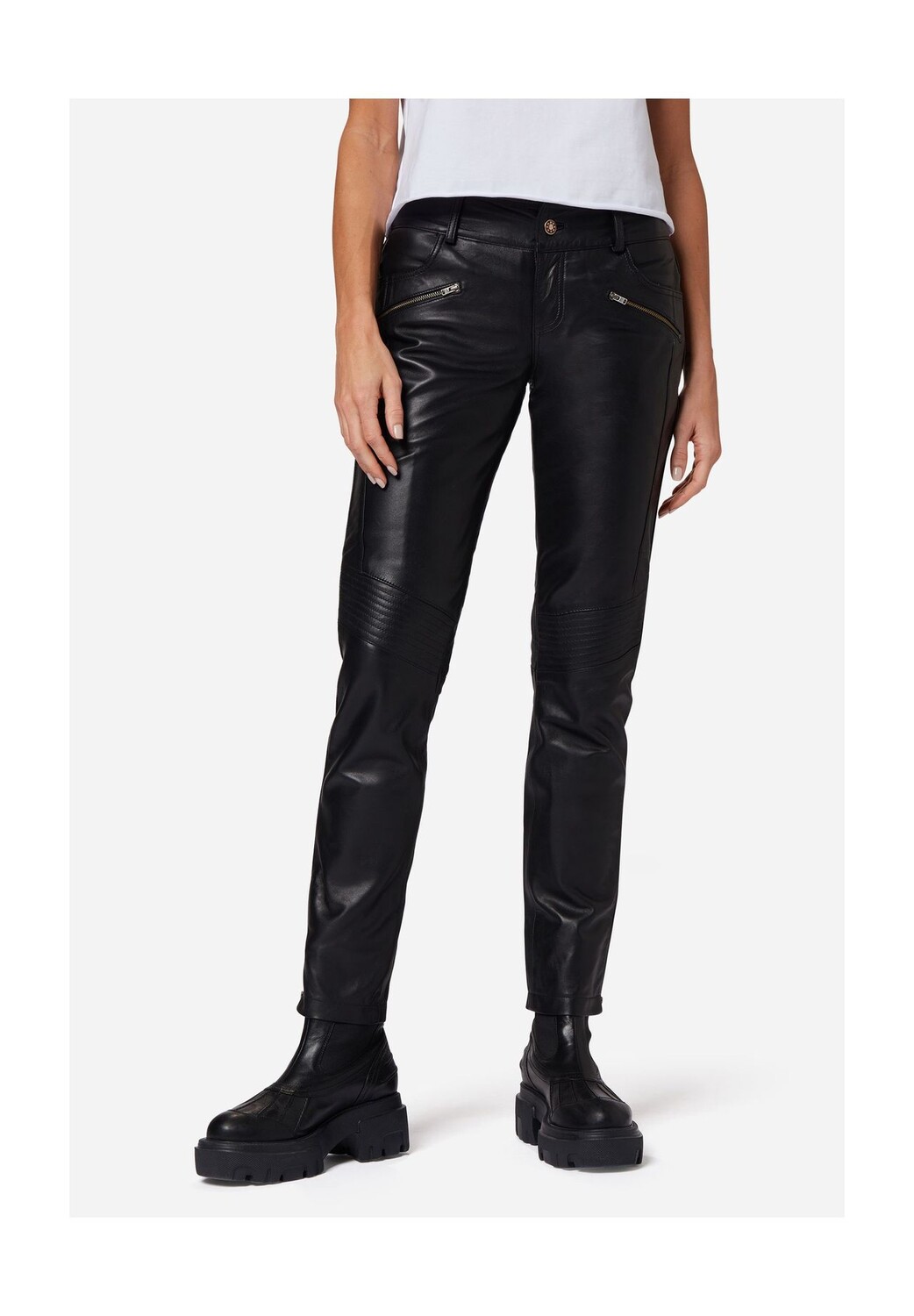 Женские кожаные брюки Tally Pant в виде брюк с заниженной талией с рюшами и молнией на ноге RICANO, черный
Женские кожаные брюки Tally Pant в виде брюк с заниженной талией с рюшами и молнией на ноге RICANO, черный