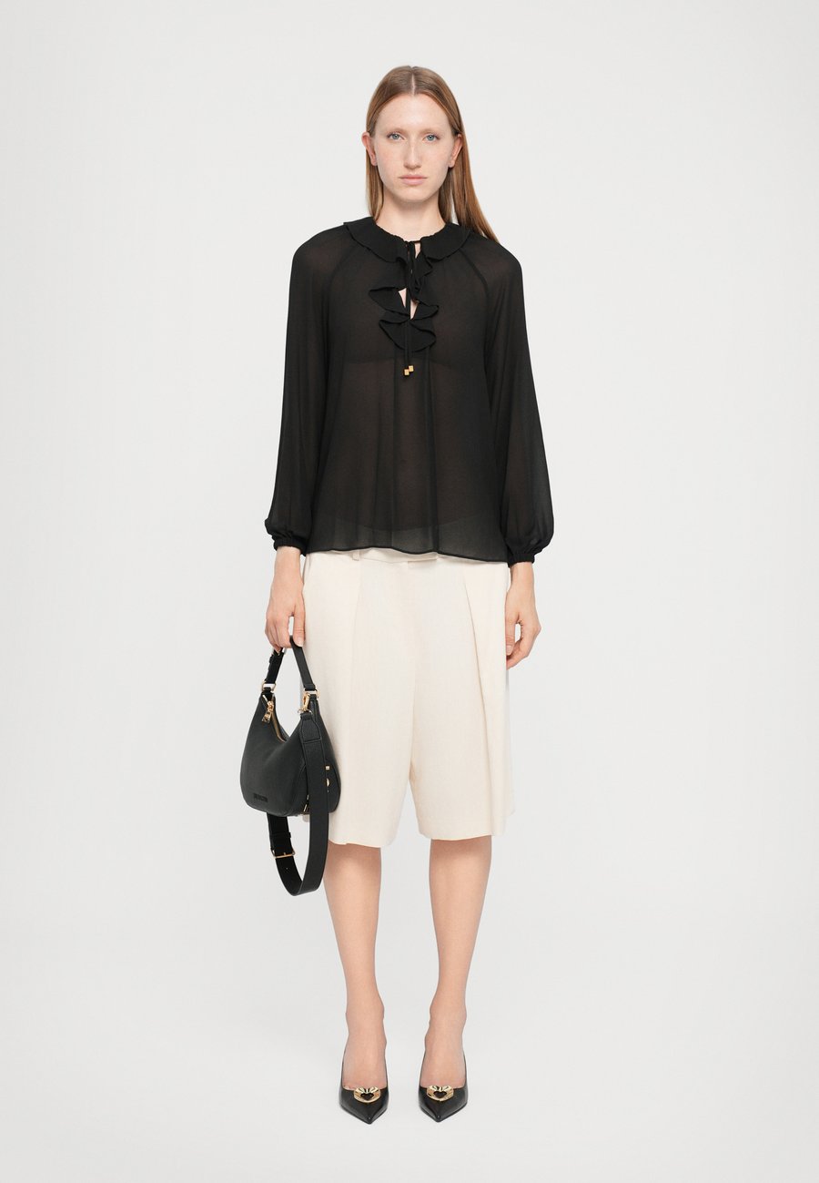 Сумка Love Moschino GIANT, Black
Сумка Love Moschino GIANT, Black