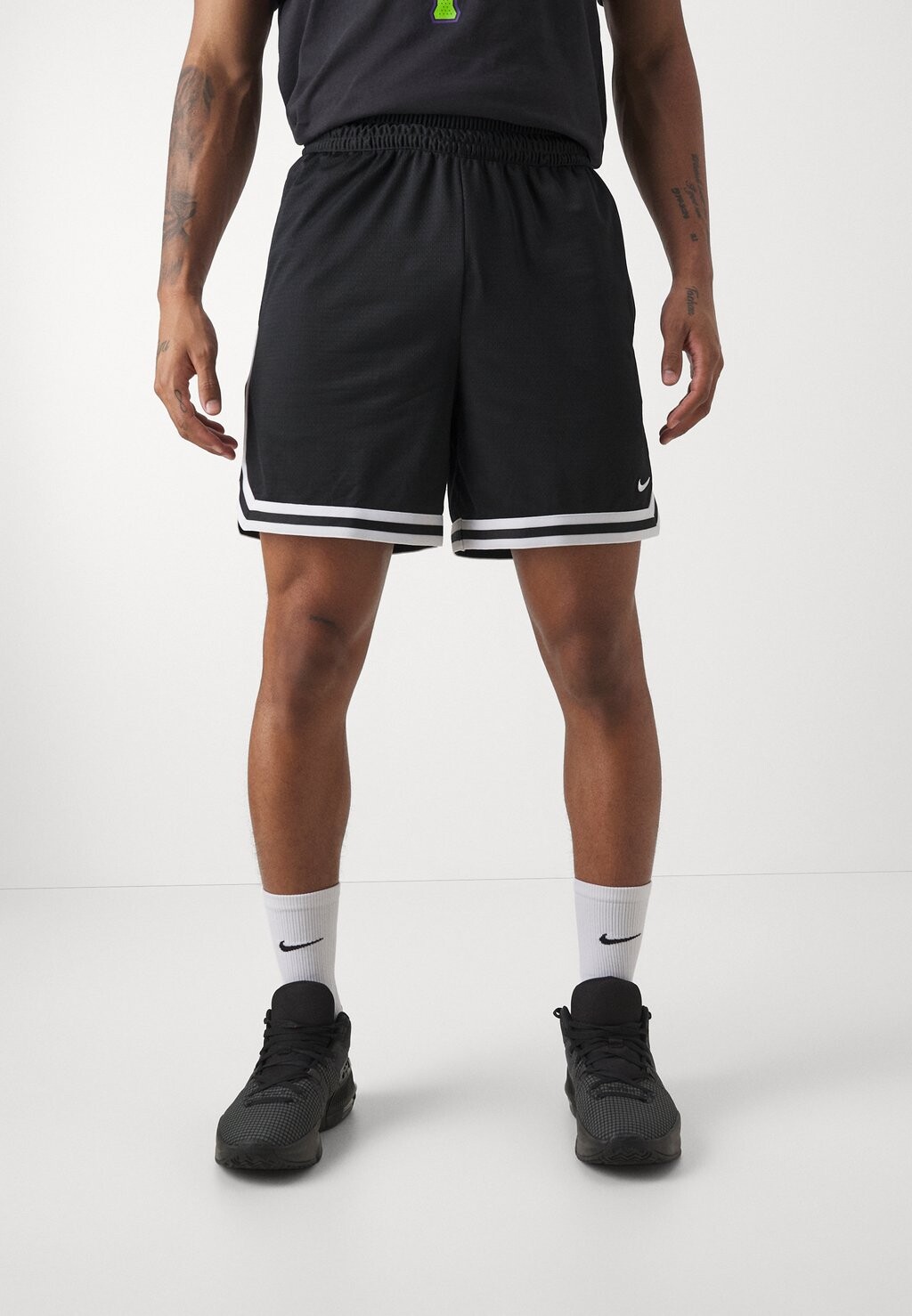 Спортивные шорты Dri-Fit Dna 6In Short Nike, цвет black/white
Спортивные шорты Dri-Fit Dna 6In Short Nike, цвет black/white