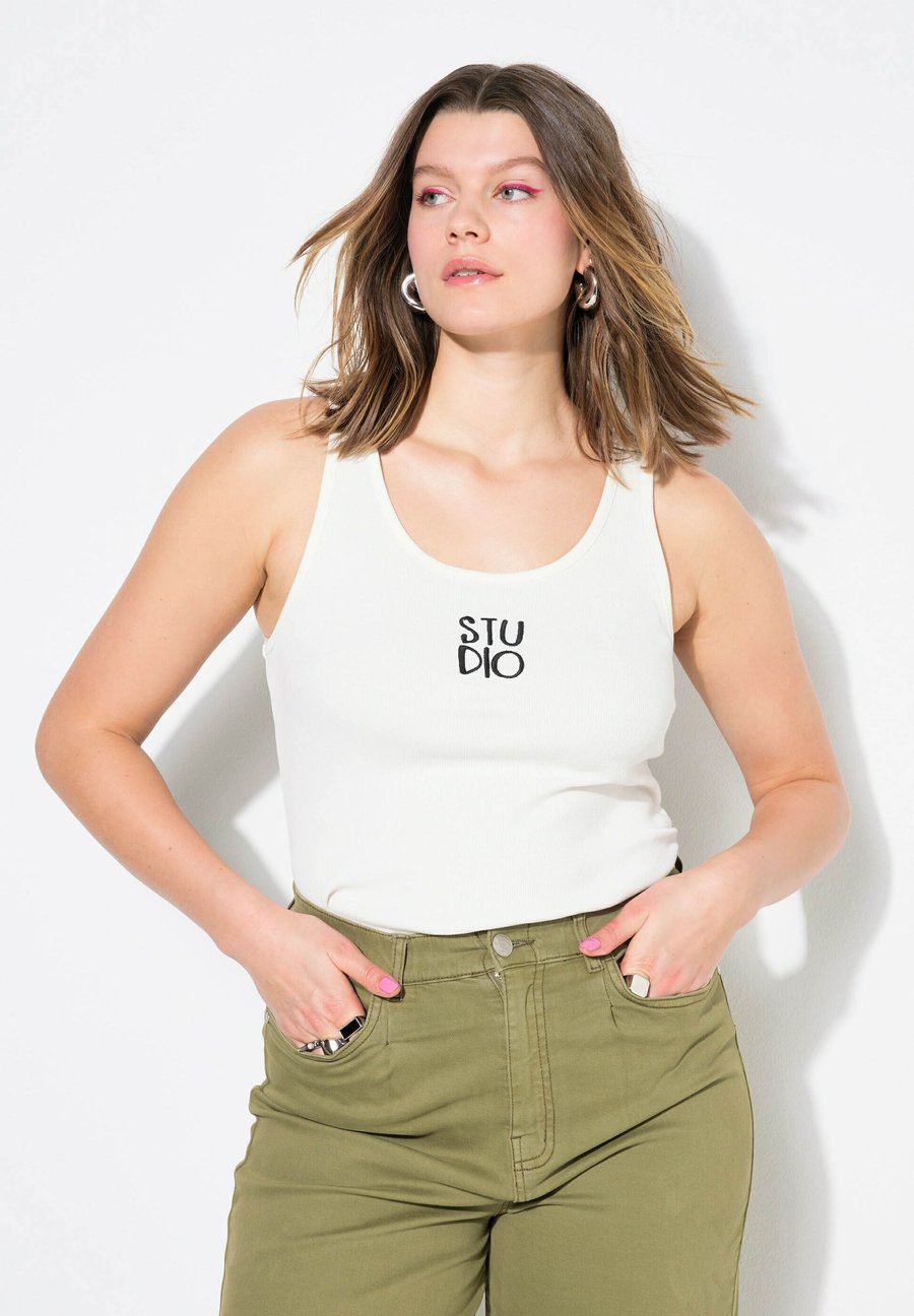 Топ Studio Untold SHAPE-STICKEREI, Off White/White
Топ Studio Untold SHAPE-STICKEREI, Off White/White