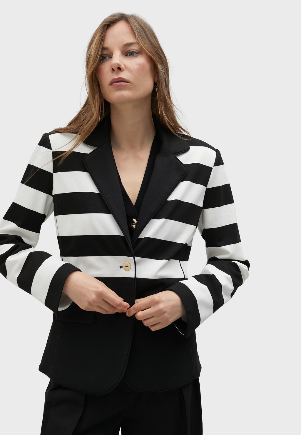 Блейзер LOLA CASADEMUNT, черный
Блейзер LOLA CASADEMUNT, черный