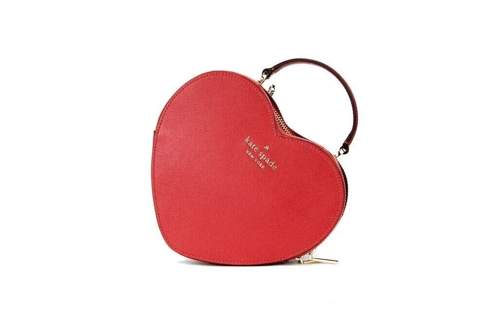 Сумка Love Shack Candied Cherry Saffiano с верхней ручкой в форме сердца через плечо, красная Kate Spade
Сумка Love Shack Candied Cherry Saffiano с верхней ручкой в форме сердца через плечо, красная Kate Spade