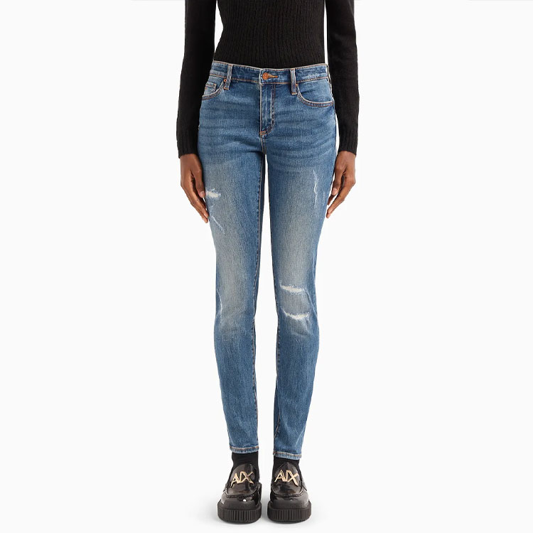 EMPORIO ARMANI Джинсы женские синие
EMPORIO ARMANI Джинсы женские синие