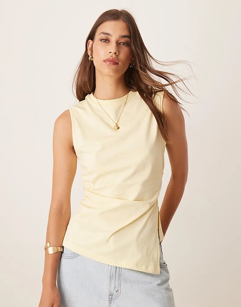 Майка ASOS DESIGN с присборенным лифом и асимметричным подолом лимонного цвета
Майка ASOS DESIGN с присборенным лифом и асимметричным подолом лимонного цвета